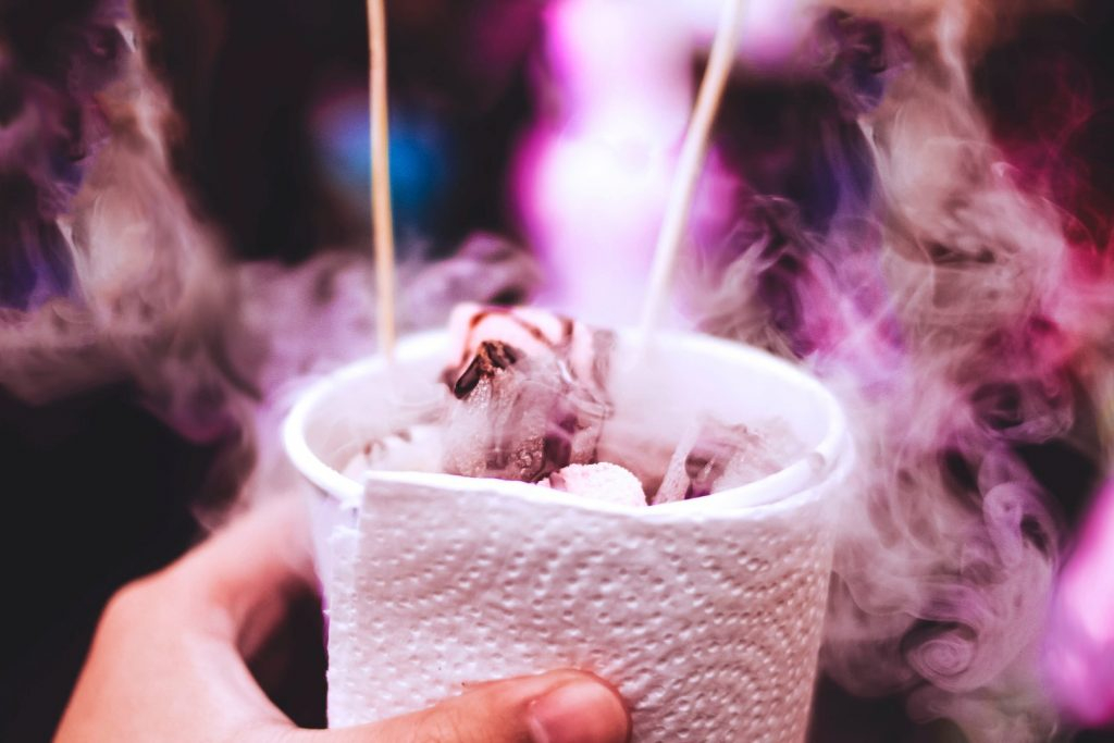 Bases de gelado, chocolates, bolachas e molhos mais utilizadas para pedra/chapa fria